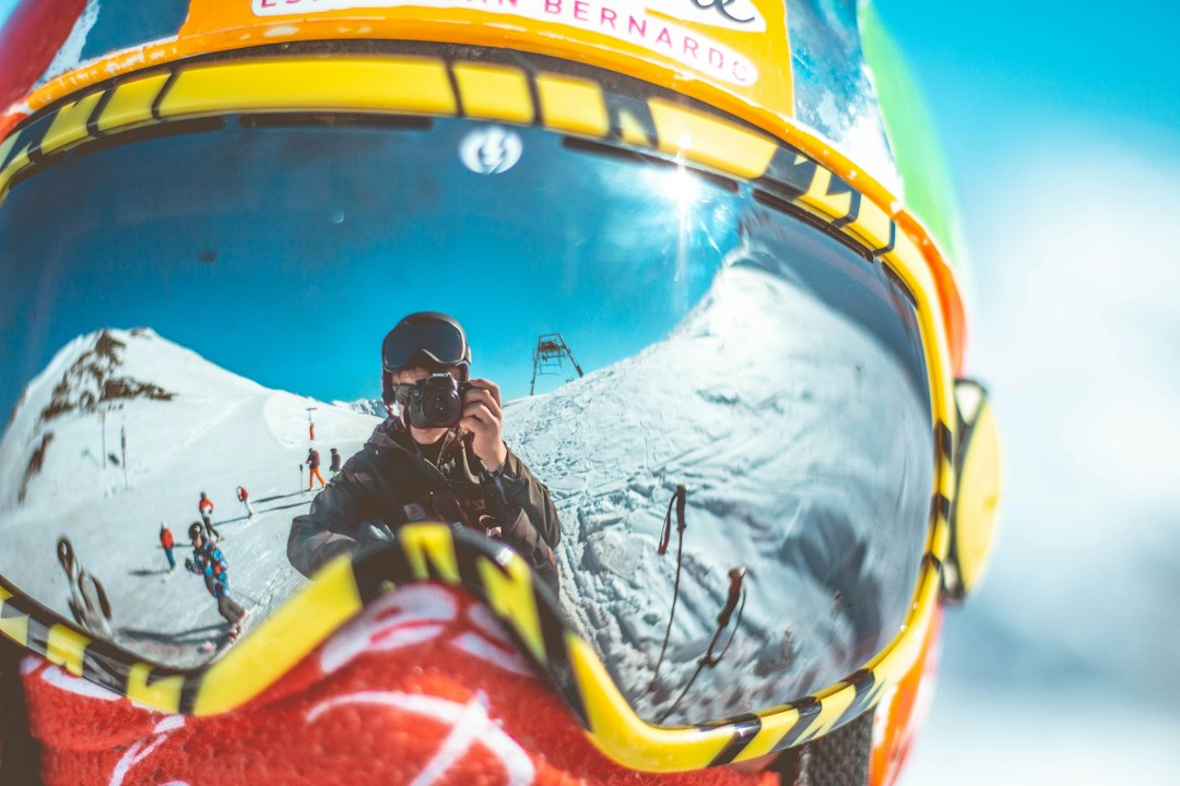 Skihelme und Brillen: Der Sicherheits-Check